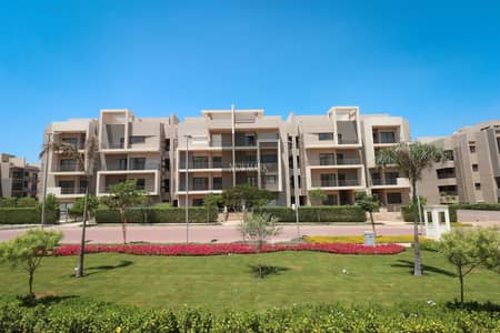 للإيجار في فيفث سكوير المراسم – شقة أرضية 245 متر + حديقة 100 متر، تشطيب كامل، القاهرة الجديدة التجمع الخامس موقع مميز بالقرب من الرحاب و ميفيدا