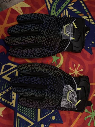 Motorcycle gloves