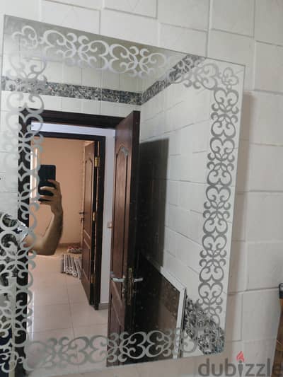 مرايا حمام بها ليد نور