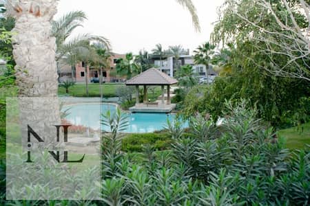 فرصتك تمتلك فيلا فاخرة في سوان ليك القطامية، مساحة أرض 1400 م ومباني 1300 م، 8 غرف ماستر، بتصميم استثنائي ومواصفات فاخرة