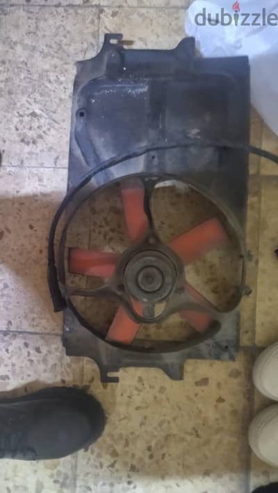 مروحه الريدياتير بالشميز بتاعها حاله جيده جدا لفورد اسكورت ١٣٠٠ موديل