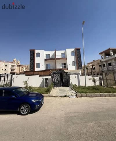 شقة ٢٥٠ متر نص تشطيب دور تانى دقيقا من ايتابا سكوير الشيخ زايد