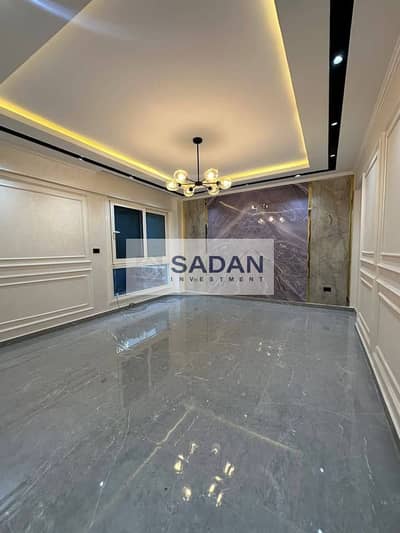 اخر دوبلكس بخصم 50% بجوار مدينتي علي طريق السويس دايركت كمبوند sarai باقل سعر في القاهرة الجديدة