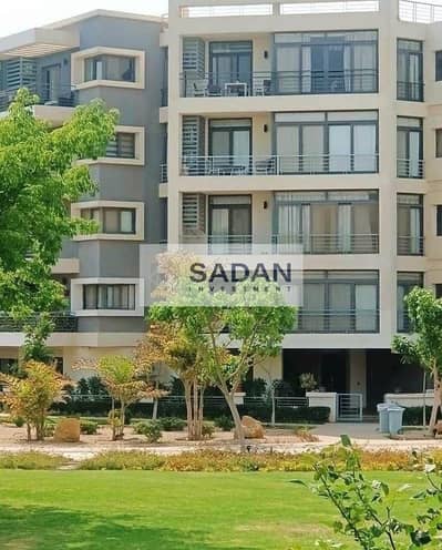 شقة بخصم 50% امام مطار القاهرة امتداد شارع الثورة كمبوند تاج سيتي