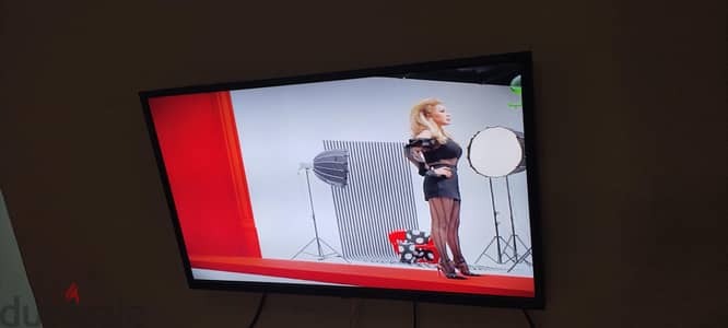 شاشه تلفزيون ata smart 32  كالجديده