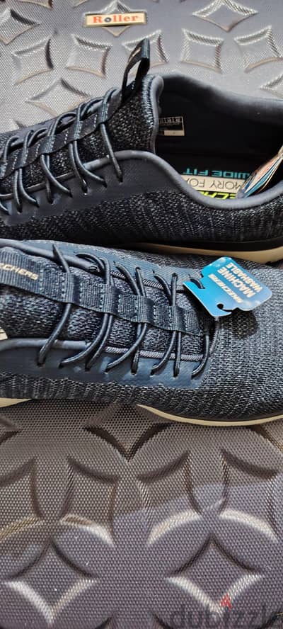 Sketchers original size 43 zero