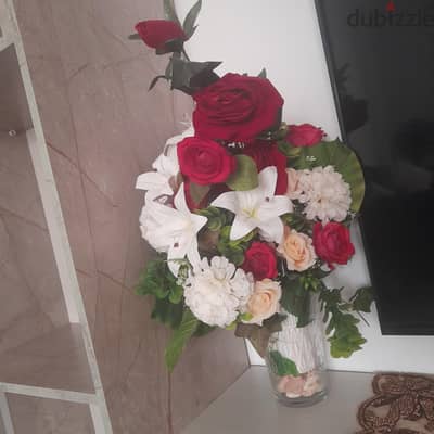 فازه  كريستال ايكيا مع ورد ملون مخملي