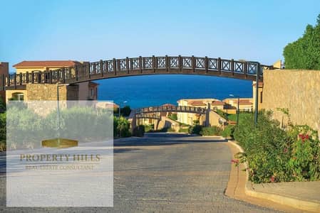 آخر شاليه متشطب بالتكييفات  علي البحر بالقسط اقل مقدم في تلال سيدي عبدالرحمن الساحل الشمالي