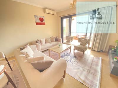 For rent, a furnished apartment in the Casa compound - Beverly Hills, excellent location, 2 bedrooms, 2 bathrooms, reception, fully new furnishings, fully air-conditioned, internet.