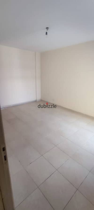 شقه للبيع بمدينتى 2نوم و2حمام بسعر 4.200 ناصيه