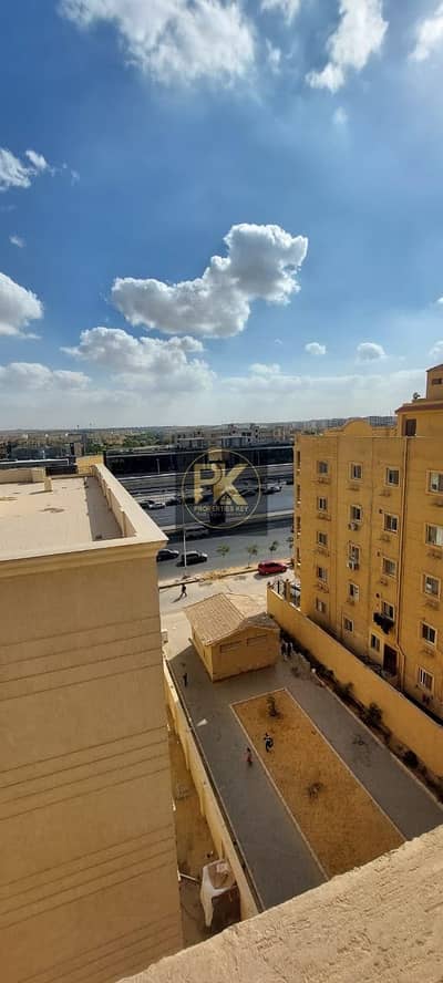 القاهرة الجديدة - اللوتس الجنوبية فيو شارع النوادي + ناصية ممر قريبة من الجامعة الأمريكية AUC ومحور محمد بن زايد