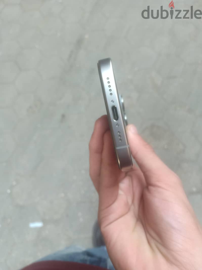 iPhone 15 Pro 4