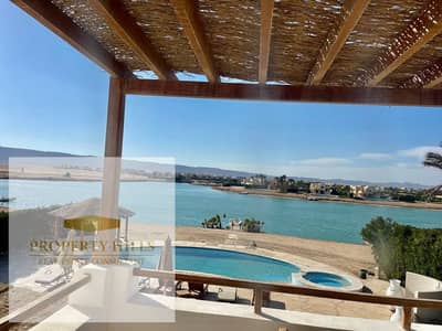 فيلا فاخره جاهزه للسكن استلام فوري علي البحر في (( بيت البحر )) الساحل الشمالي من El Abd Resort