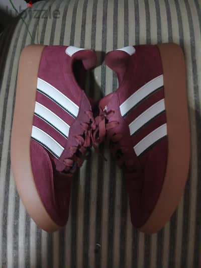 حذاء adidas اوريجنال مقاس 42 و ٢/٣