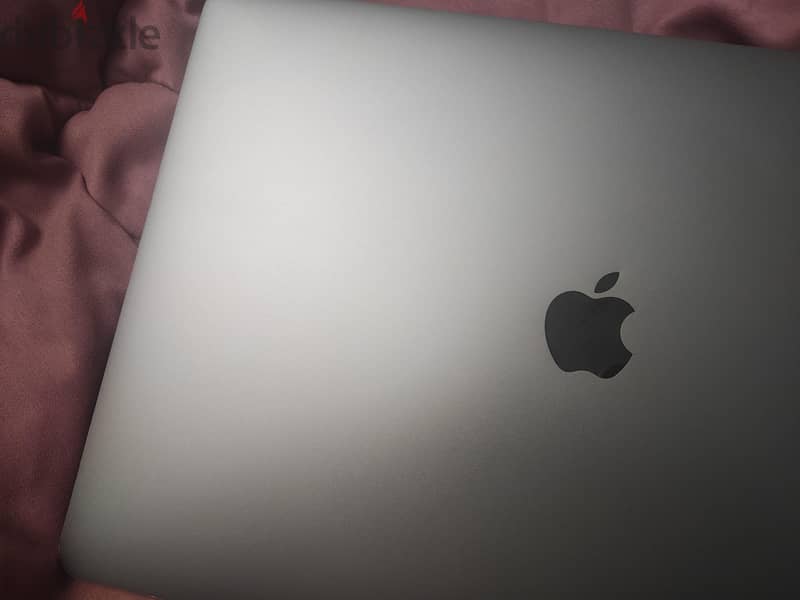 Macbook Pro Core i9 32GB RAM , 512GB 1