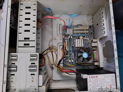 جهاز كمبيوتر (محتاج تصليح) 4gb ddr2,  pentium 4 631