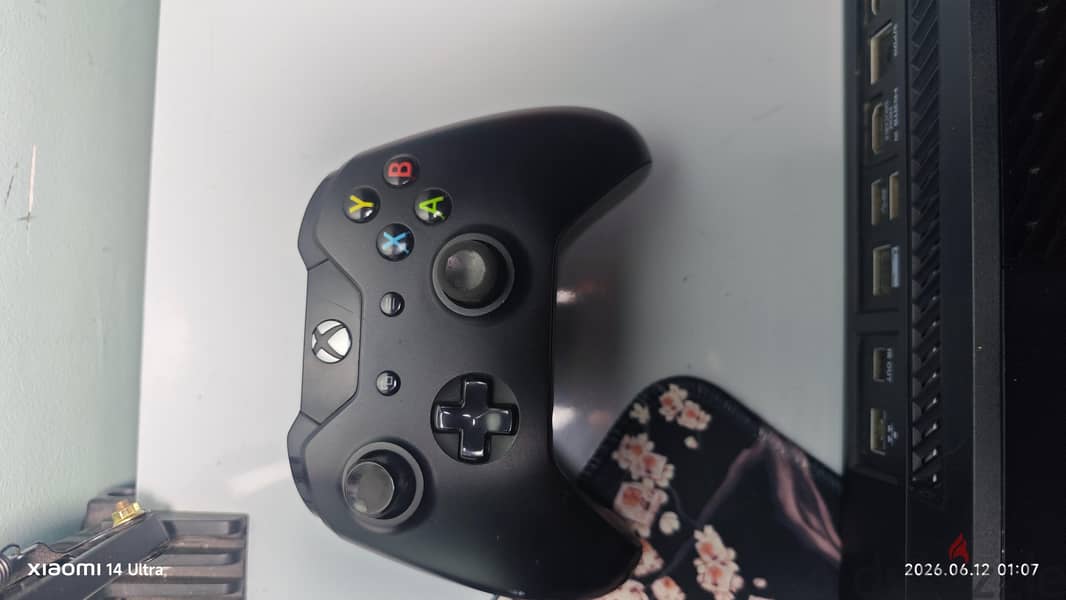 Xbox one 1TB 3