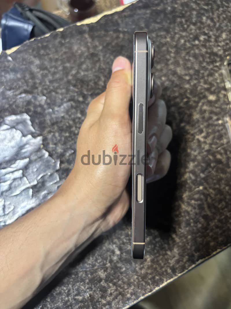 Apple - iPhone 16 Pro 2