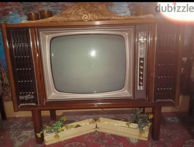 تليفزيون تحفه خشبيه ستريو من الزمن الجميل