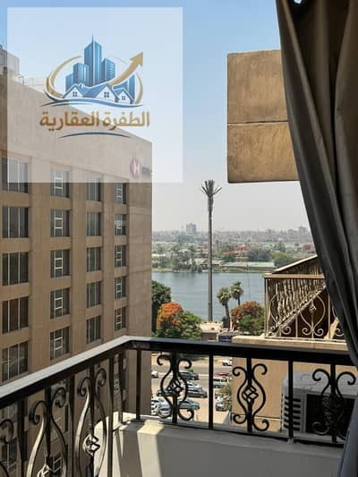 لقطه لظروف السفرشقه على كورنيش المعادى بجوارالبنك الاهلى المصرى مباشرة مشطبه هاى لوكس اول سكن بالفرش
