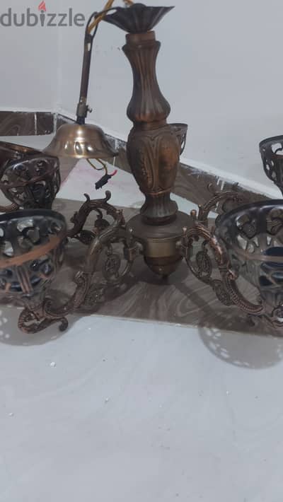 طقم عدد ٢ نجف نحاسي بالاباليك سليمة