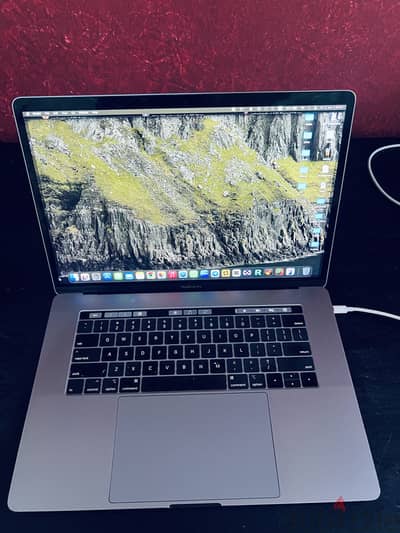 Macbook pro 2019 i7 256
