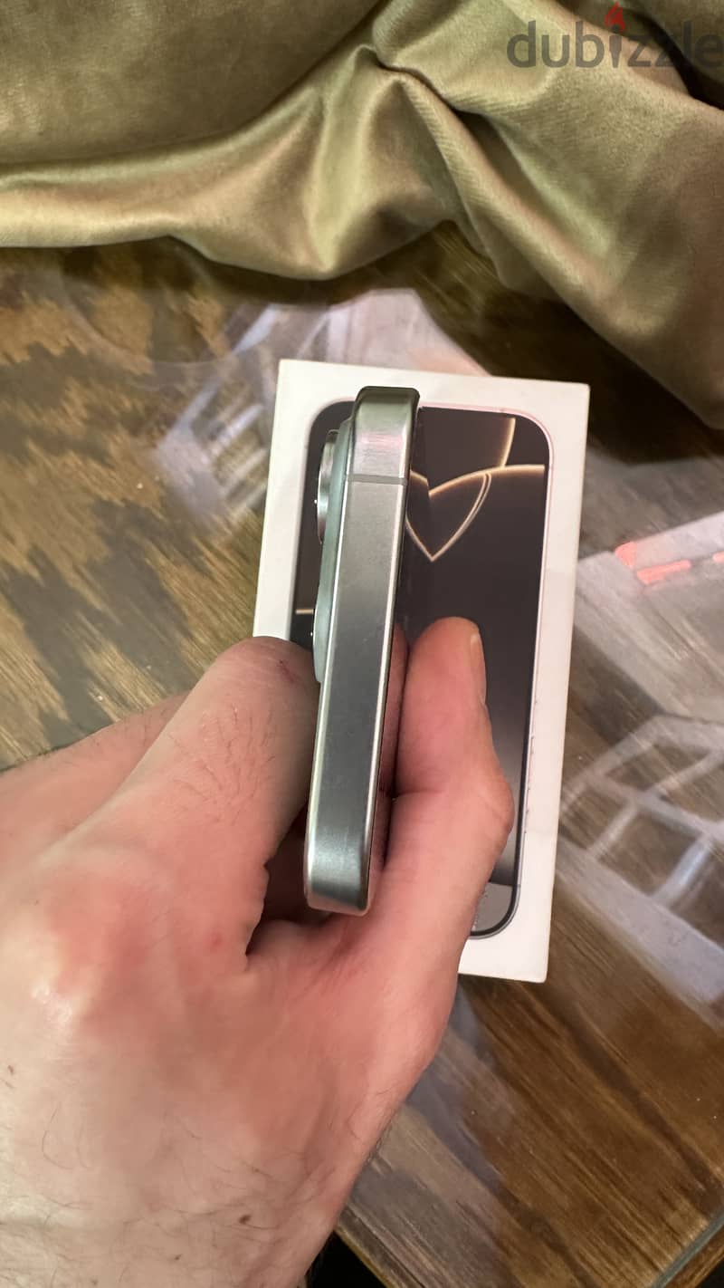 Iphone 16 pro 4