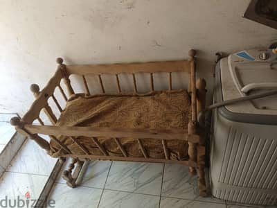 سرير اطفال بالمرتبة