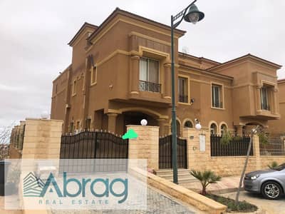 للبيع فيلا توين هاوس كبير رويال ميدوز  فيو من اعلي ربوة في زايد