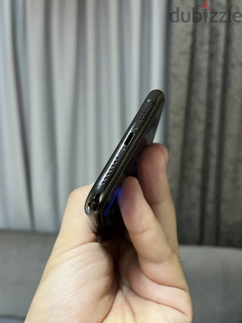 Apple - iPhone 11 Pro Max 2
