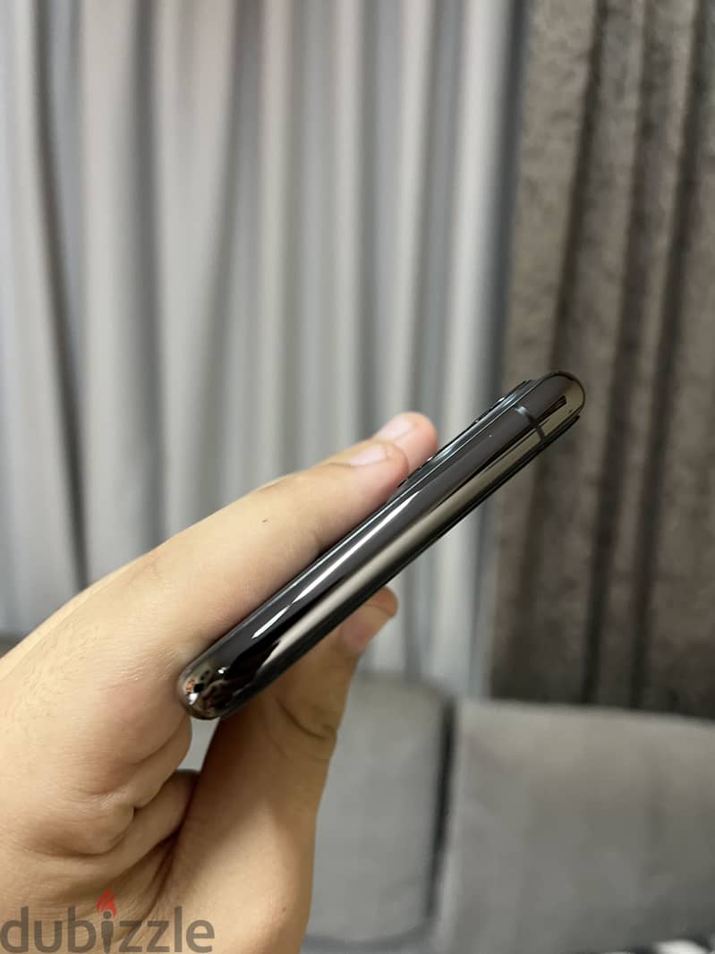 Apple - iPhone 11 Pro Max 3