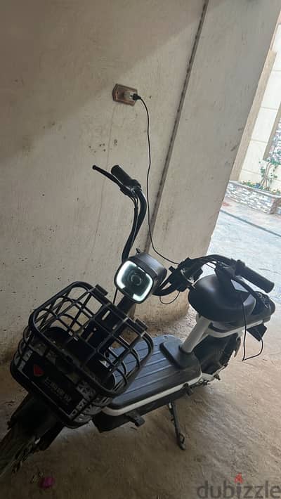 Electric scooter (سكوتر كهربائي)