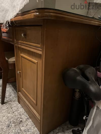 مكتب للبيع -desk for sale