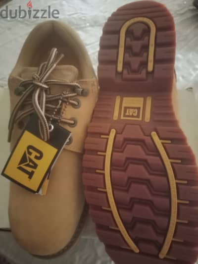 Caterpillar CAT Original Safety Shoes مقاس 42 - جديدة