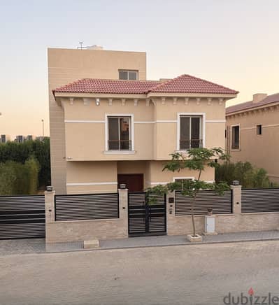 من المالك فيلا بالتجمع الأول -كمبوند ريحانه -1st Settlement - Rayhan -