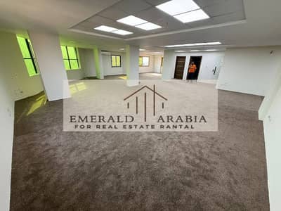 Administrative space for rent suitable for large companies and institutions fully open space