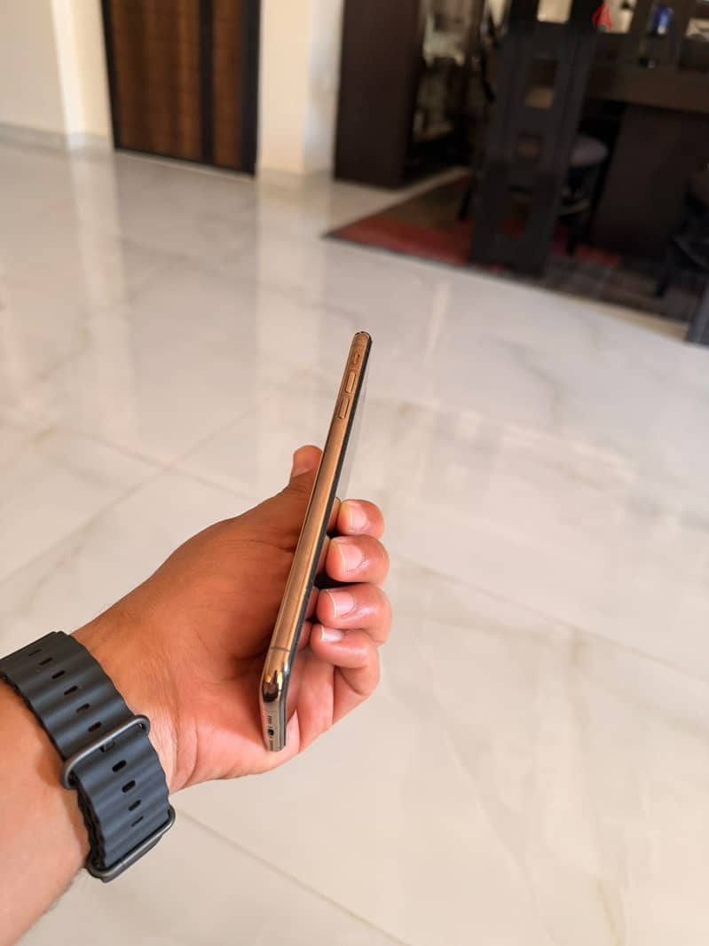 Apple - iPhone XS Max 1