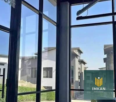شقه للاستثمار 140 متر للبيع تقسيط علي 10 سنين بدون فوايد في كمبوند بارك سايت _العاصمه الاداريه _ار4 _R4 قريبه من المقصد و دي جويا 4