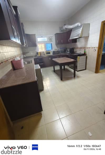 شقه للايجار في غرب سوميد اول سكن بالمطبخ والتكييفات كل الشبابيك شاتر