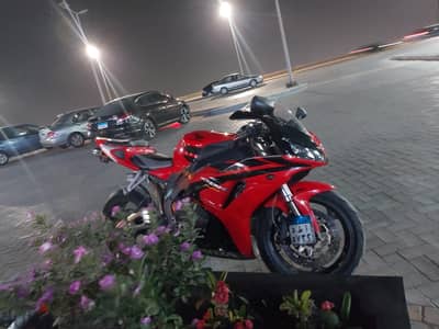 CBR 1000 للبيع