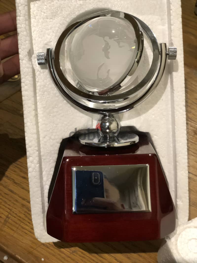 Global clock + desk name plate 3