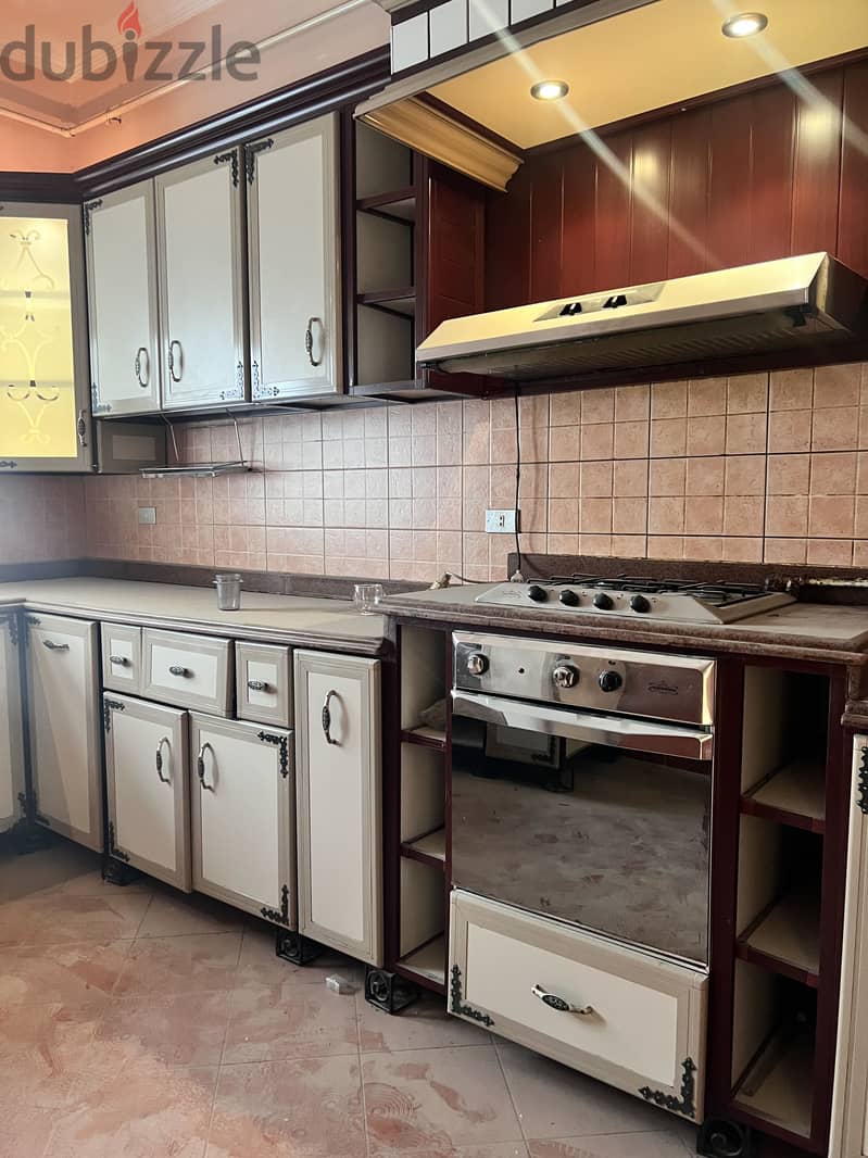 Complete kitchen with equipment 1
