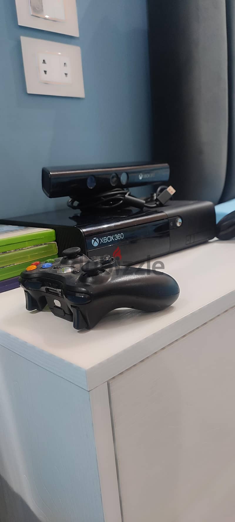 Xbox 360 E with Kinect (camera) 2