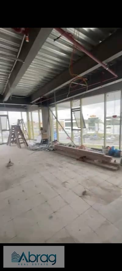 Office for rent in Center Avenue MallIn front of Capital Business Park, next to Americana Plaza In Sheikh Zayed
