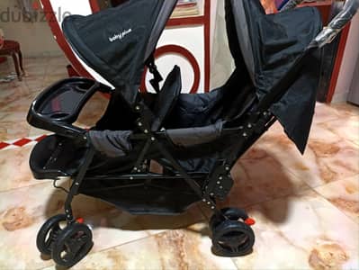 عربة أطفال توأم