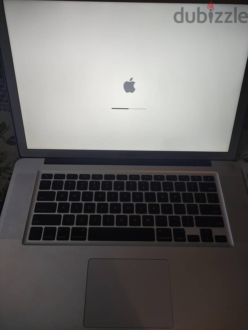 Apple Macbook pro good condition 4