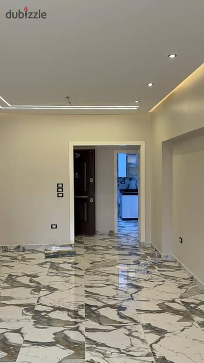 شقة للإيجار بالمطبخ داخل كمبوند Town Residence – التجمع الخامس الموقع: قضاة مجلس الدولة – نهاية شارع التسعين الجنوبي شقة للإيجار بالمطبخ داخل كمبوند Town Residence – التجمع الخامس الموقع: قضاة مجلس الدولة – نهاية شارع التسعين الجنوبي