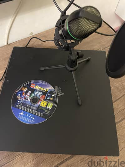 ببيع جهازPlayStation 4 Pro 4K حالة ممتازة جدًا وكأنه جديد تقريبًا