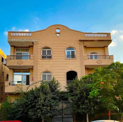Apartment for sale at a bargain price in the First Assembly, Violet Villas 9