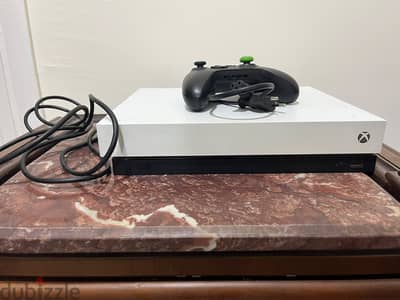 Xbox One X white edition 1 TB with an Xbox series X controll